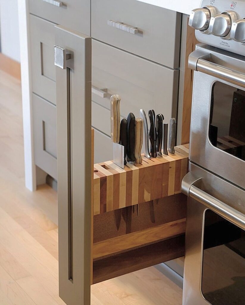 Pull-Out Knife Drawers